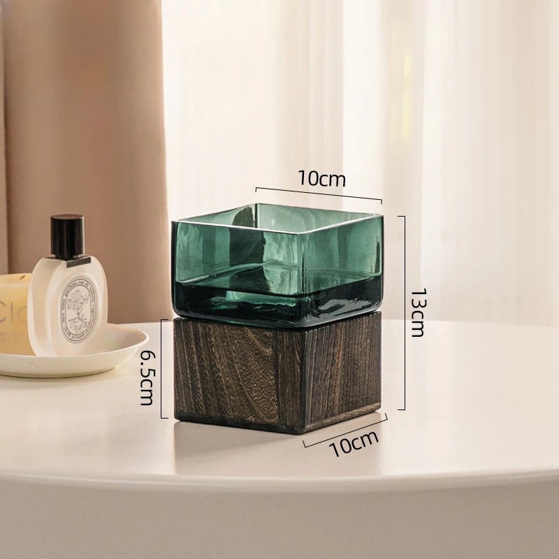 Vase sur pied en bois
