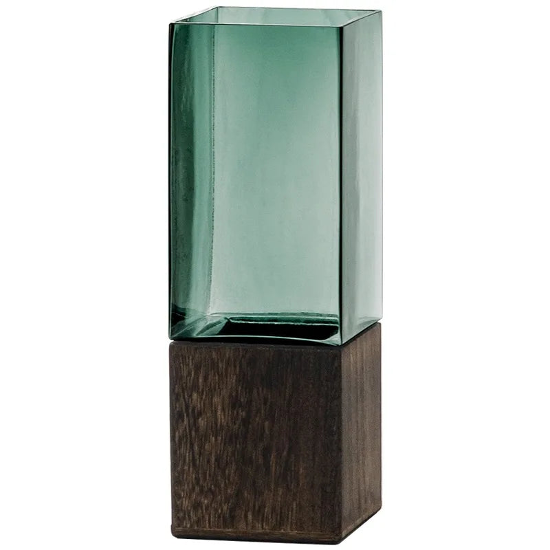 Vase sur pied en bois