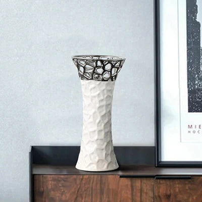 Vase blanc et argenté