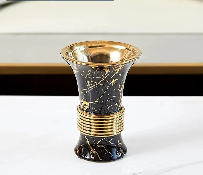 Vase marbré noir