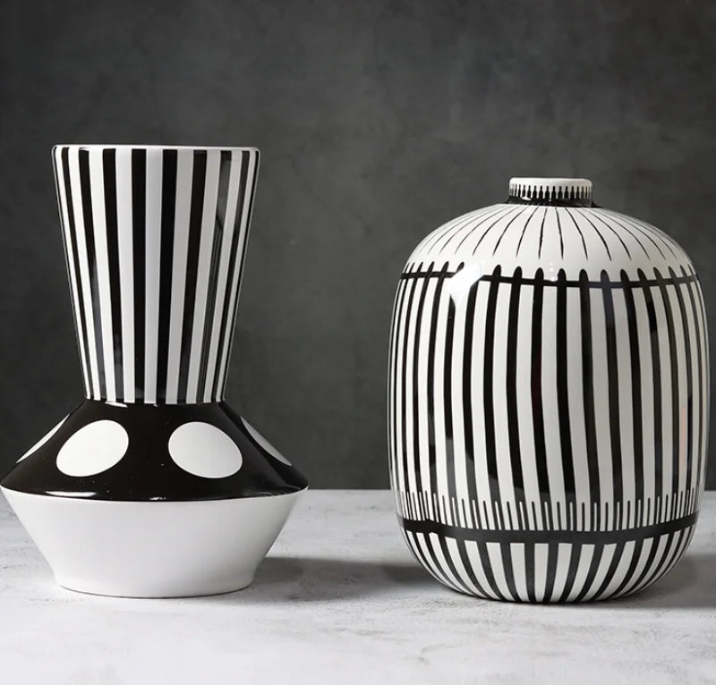 Vase rayure noire et blanche