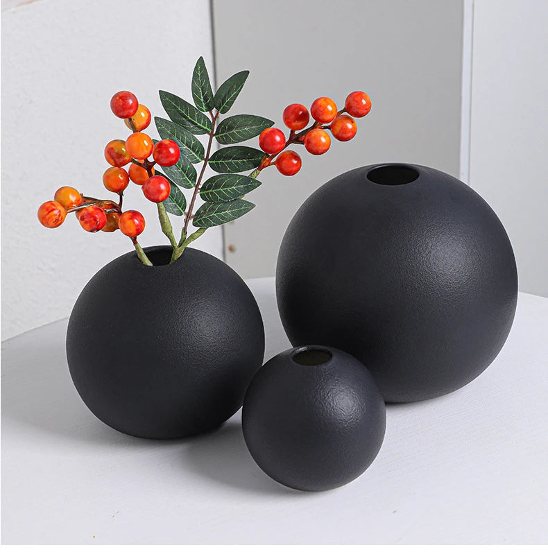 Vase boule noir