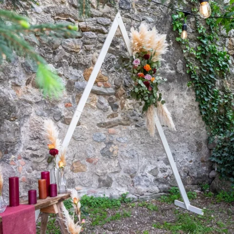 Arche de mariage triangulaire en bois naturel