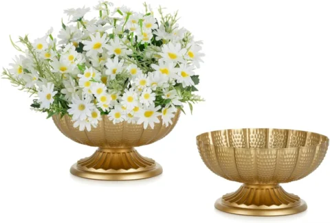 Duo de petits vases en métal doré, 13,7 cm