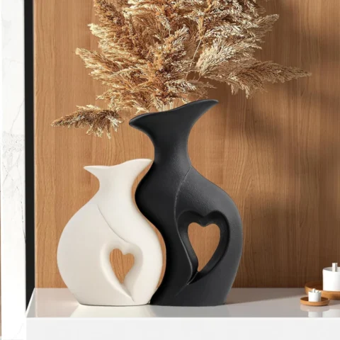 Duo de vases cœur en céramique noir et blanc