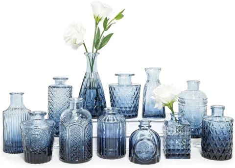 Lot de 12 mini vases en verre bleu gravé