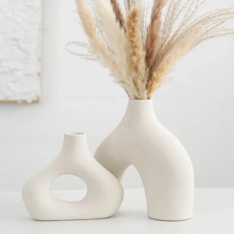 Lot de 2 vases en céramique beige, forme irrégulière