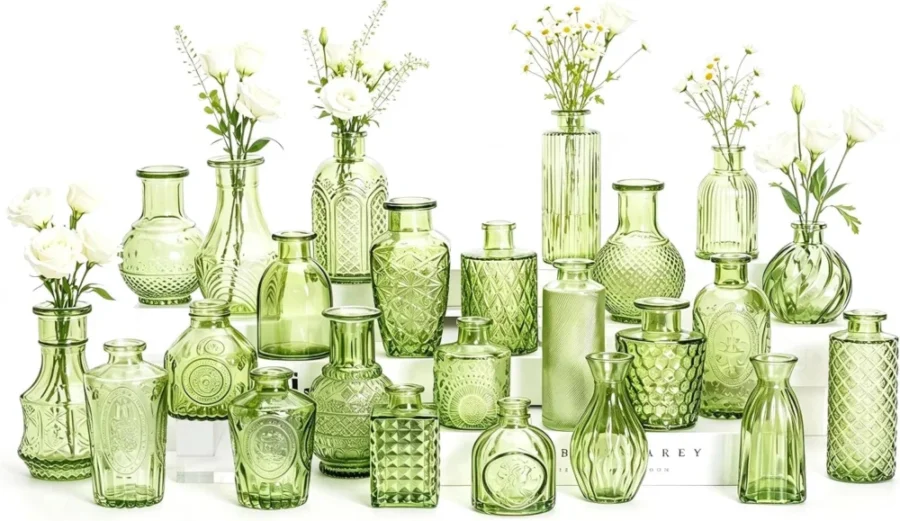 Lot de 24 petits vases en verre vert avec couvercles