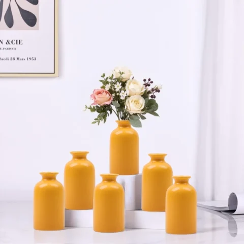 Lot de 6 petits vases bourgeons en céramique jaune