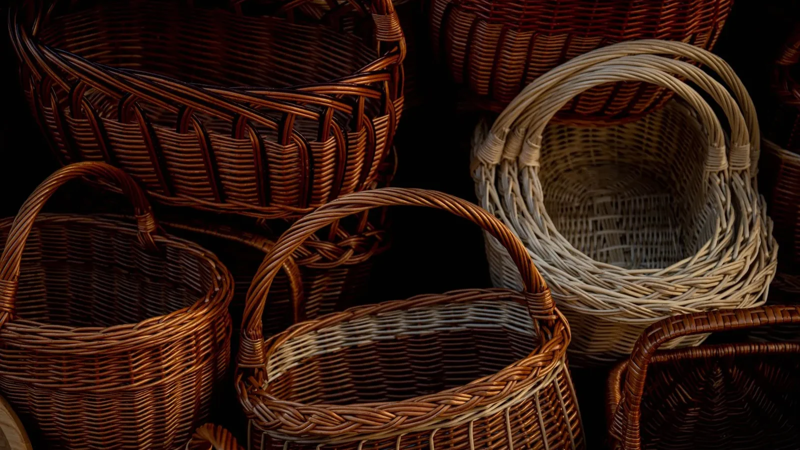 Paniers en osier et en rotin tressés à la main