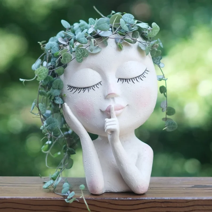 Pot tête en résine blanche, yeux fermés, 18 cm