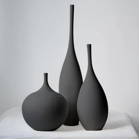 Set de 3 vases en céramique noire, style wabi-sabi