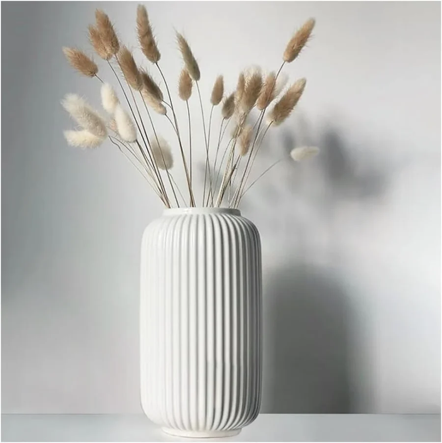 Vase côtelé en céramique blanche, 20 cm de haut