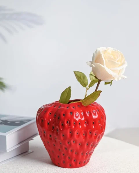 Vase fraise en céramique rouge, forme fantaisie