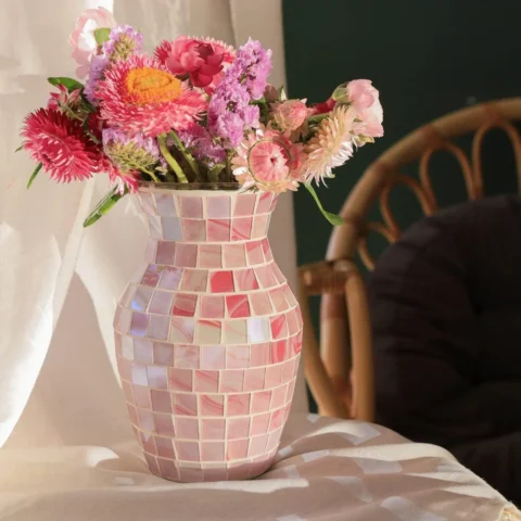Vase ovale en verre mosaïqué rose, fait main