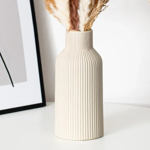 Vase pour pampas en céramique beige, 20 cm, texture verticale